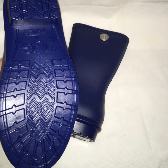 UGG Sienna Matte Rain Boots - Picture 10 of 16